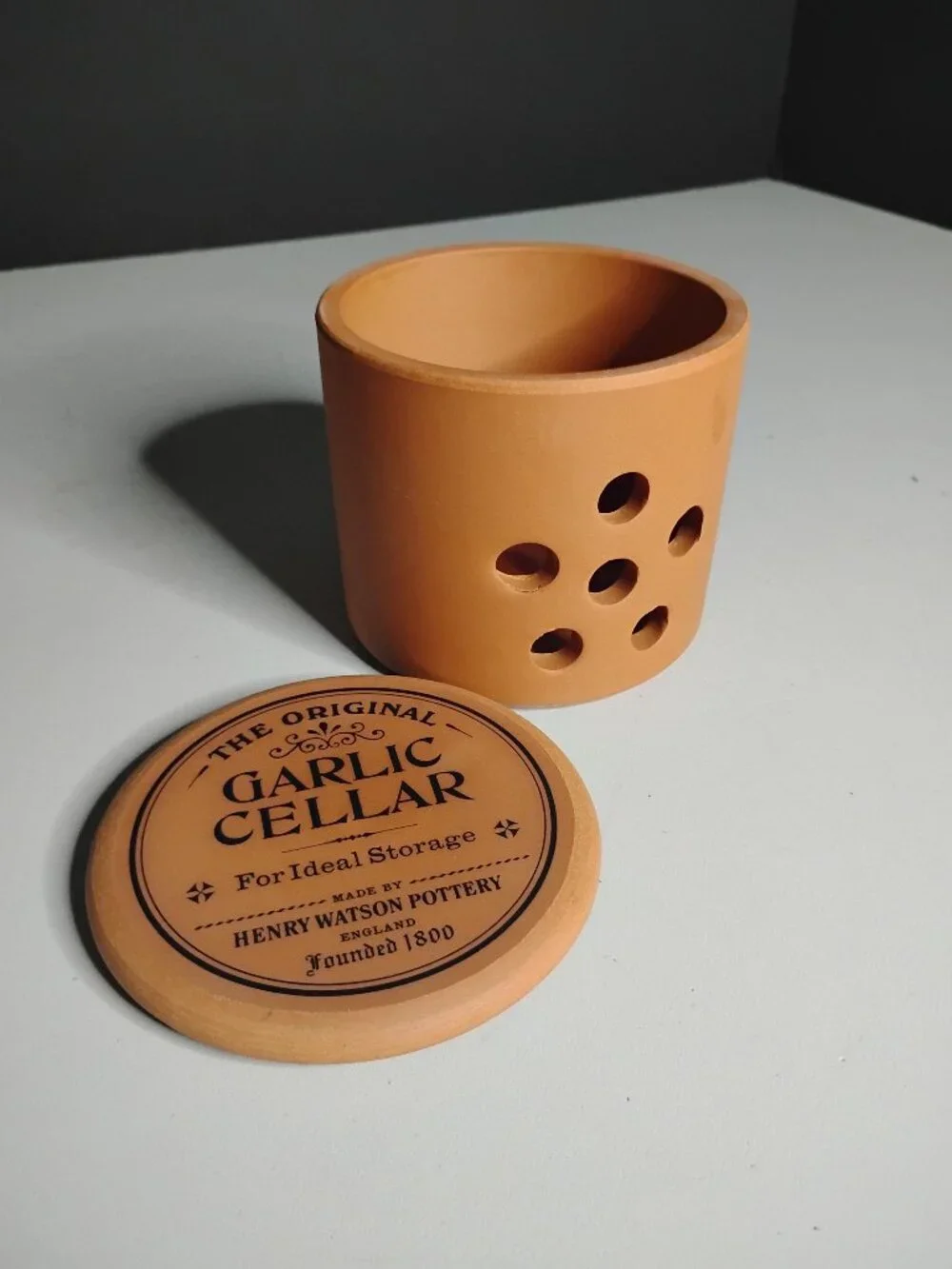 Henry Watson Terracotta Garlic Keeper Garlic Cellar Made in England. Unused.
